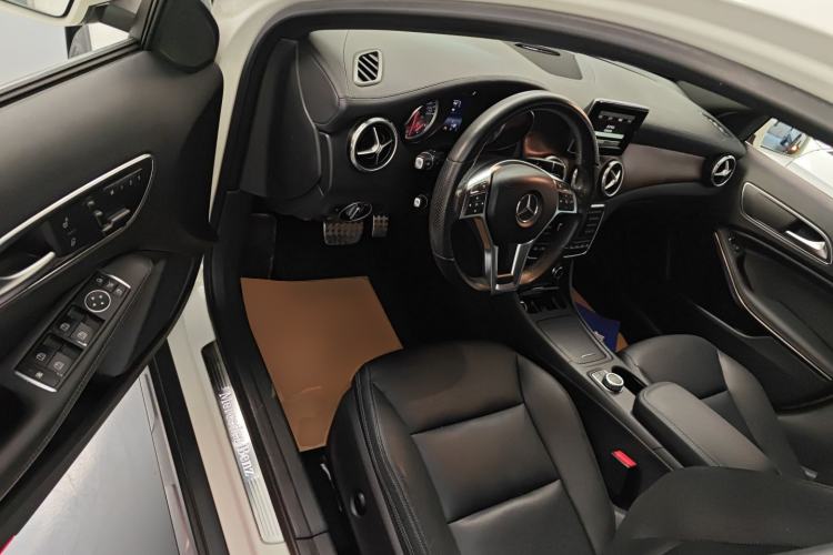 Used Mercedes-Benz GLA 2015 GLA 260 4MATIC Driver Seat