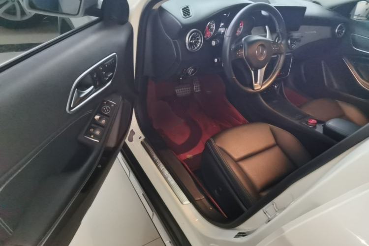 Used Mercedes-Benz GLA 2015 GLA 200 Sport Edition Driver Seat