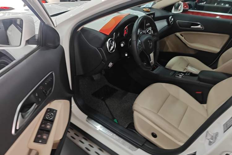 Used Mercedes-Benz GLA 2015 GLA 220 4MATIC Fashion Model Driver Seat