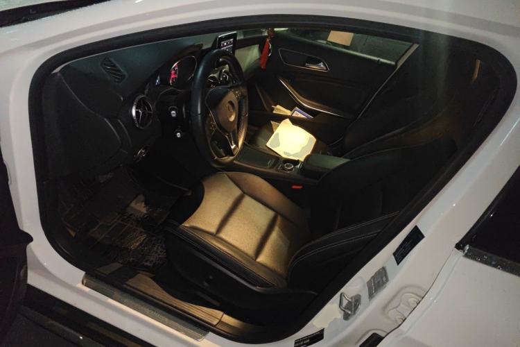 Used Mercedes-Benz GLA 2015 GLA 200 Sport Edition Driver Seat