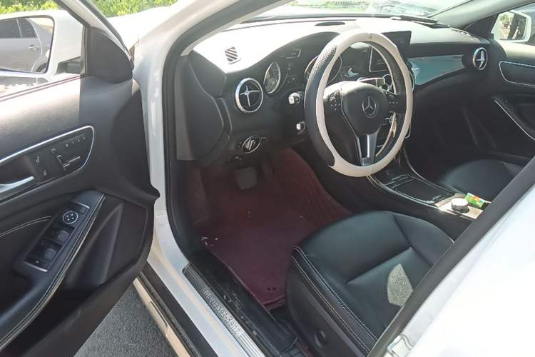 Used Mercedes-Benz GLA 2015 GLA 200 Sport Edition Driver Seat