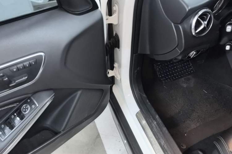 Used Mercedes-Benz GLA 2015 GLA 200 Sport Edition Driver Seat