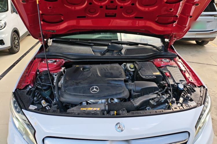 Used Mercedes-Benz GLA 2015 GLA 260 4MATIC Engine Bay