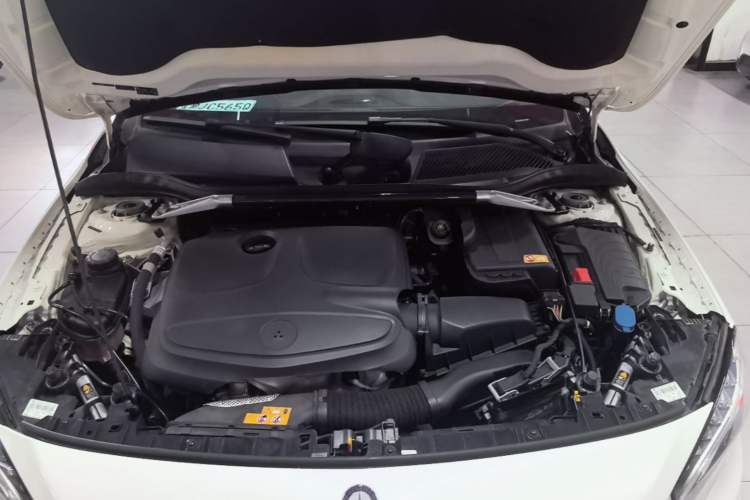 Used Mercedes-Benz GLA 2015 GLA 220 4MATIC Fashion Model Engine Bay