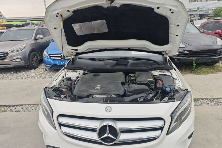 Used Mercedes-Benz GLA 2015 GLA 220 4MATIC Fashion Model Engine Bay