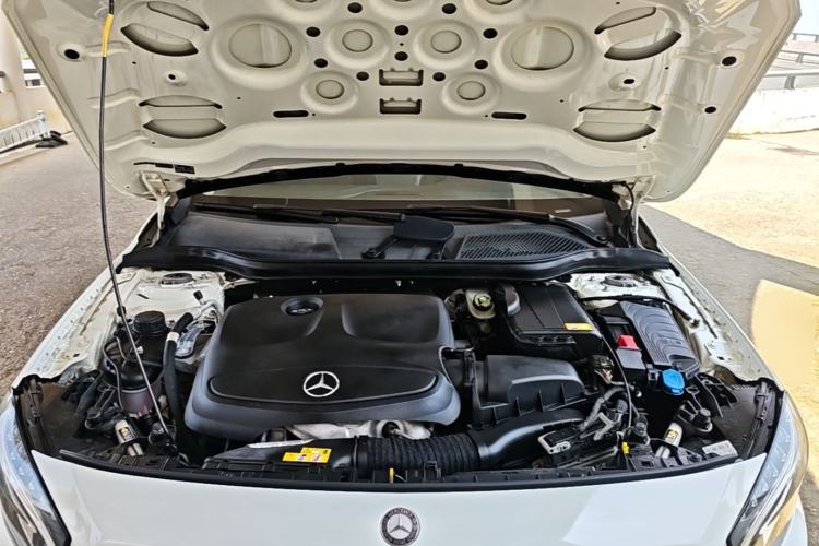 Used Mercedes-Benz GLA 2015 GLA 220 4MATIC Fashion Model Engine Bay