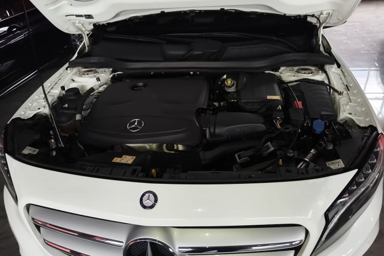 Used Mercedes-Benz GLA 2015 GLA 220 4MATIC Fashion Model Engine Bay