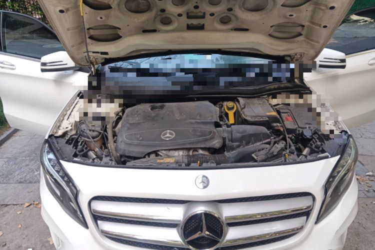 Used Mercedes-Benz GLA 2015 GLA 220 4MATIC Luxury Model Engine Bay