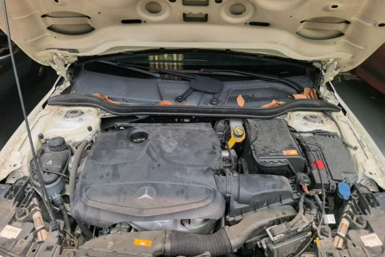 Used Mercedes-Benz GLA 2015 GLA 200 Engine Bay