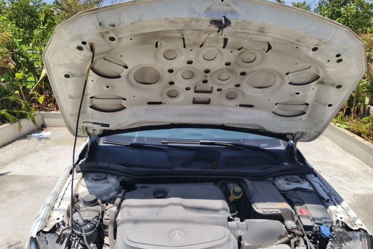 Used Mercedes-Benz GLA 2015 GLA 220 4MATIC Fashion Model Engine Bay