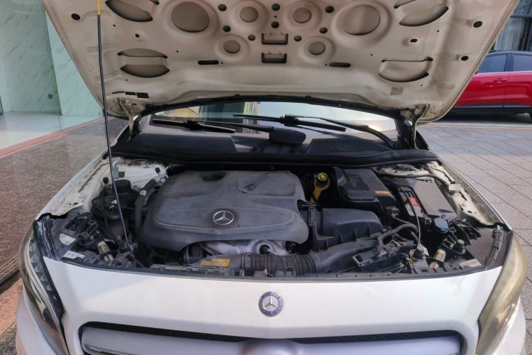 Used Mercedes-Benz GLA 2015 GLA 220 4MATIC Fashion Model Engine Bay