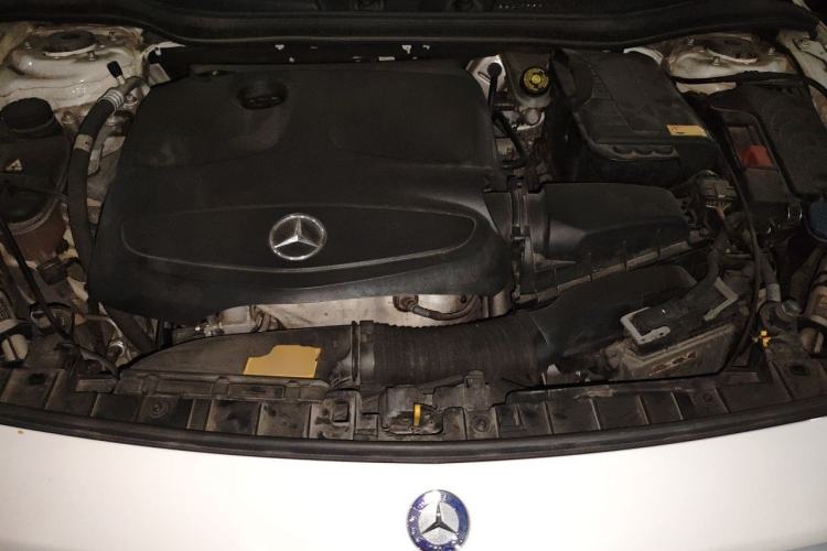 Used Mercedes-Benz GLA 2015 GLA 220 4MATIC Fashion Model Engine Bay