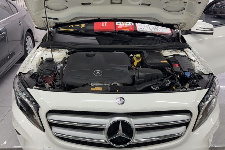 Used Mercedes-Benz GLA 2015 GLA 220 4MATIC Fashion Model Engine Bay