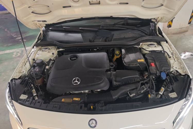 Used Mercedes-Benz GLA 2015 GLA 220 4MATIC Luxury Model Engine Bay