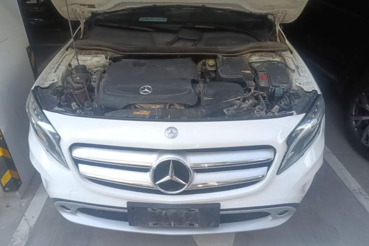 Used Mercedes-Benz GLA 2015 GLA 220 4MATIC Fashion Model Engine Bay