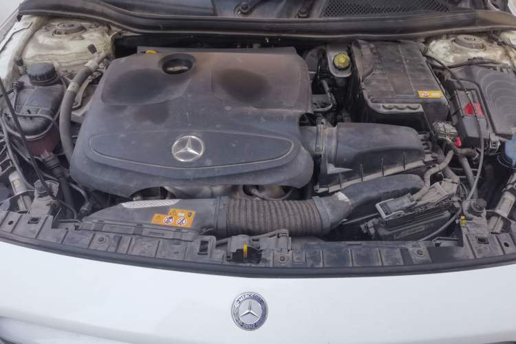 Used Mercedes-Benz GLA 2015 GLA 220 4MATIC Fashion Model Engine Bay