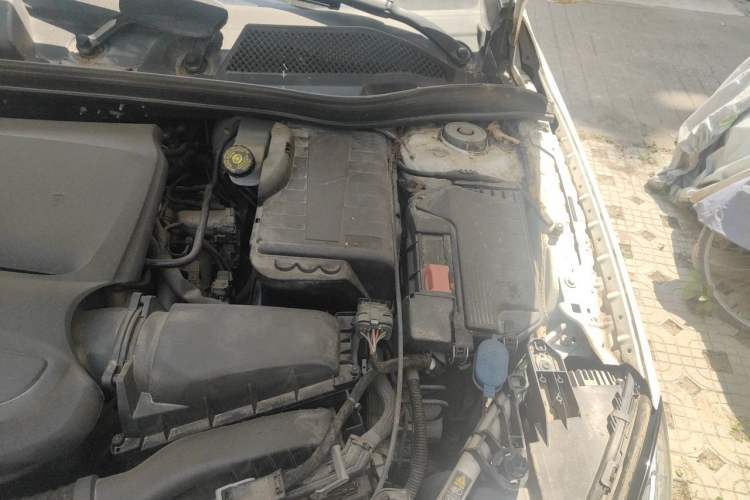 Used Mercedes-Benz GLA 2015 GLA 220 4MATIC Luxury Model Engine Bay Left
