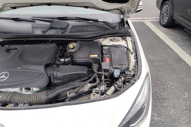 Used Mercedes-Benz GLA 2015 GLA 200 Engine Bay Left
