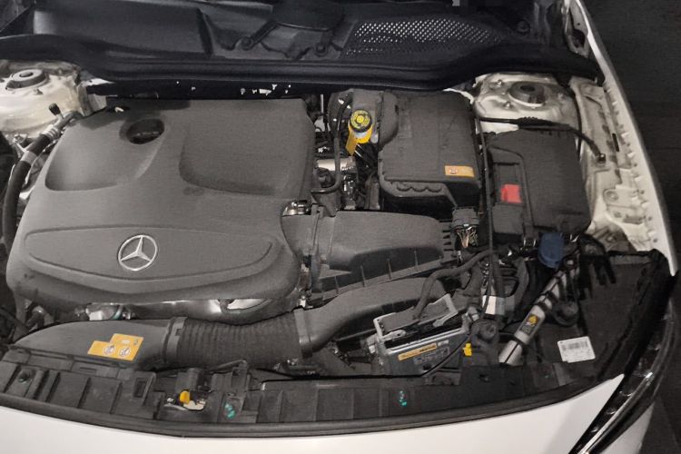 Used Mercedes-Benz GLA 2015 GLA 200 Fashion Model Engine Bay Left