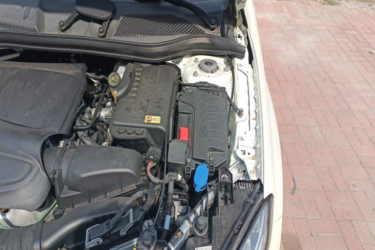 Used Mercedes-Benz GLA 2015 GLA 200 Engine Bay Left