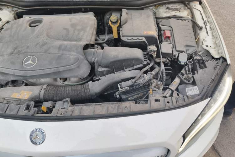 Used Mercedes-Benz GLA 2015 GLA 200 Fashion Model Engine Bay Left