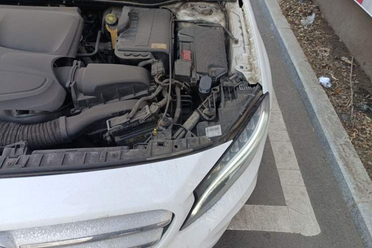 Used Mercedes-Benz GLA 2015 GLA 200 Fashion Model Engine Bay Left