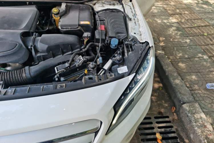 Used Mercedes-Benz GLA 2015 GLA 200 Fashion Model Engine Bay Left