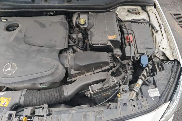 Used Mercedes-Benz GLA 2015 GLA 200 Fashion Model Engine Bay Left