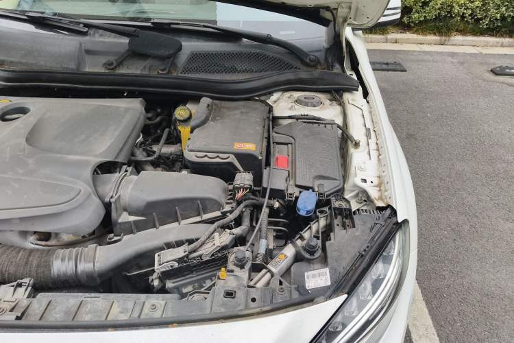 Used Mercedes-Benz GLA 2015 GLA 220 4MATIC Luxury Model Engine Bay Left