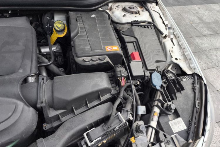 Used Mercedes-Benz GLA 2015 GLA 200 Fashion Model Engine Bay Left