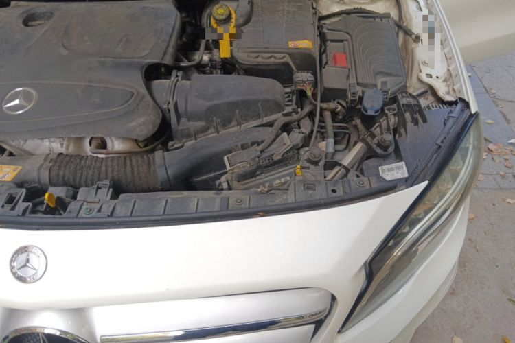 Used Mercedes-Benz GLA 2015 GLA 220 4MATIC Luxury Model Engine Bay Left