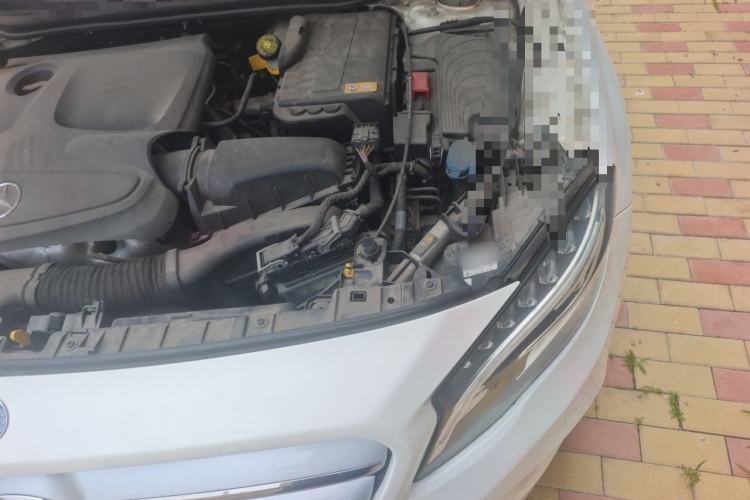 Used Mercedes-Benz GLA 2015 GLA 220 4MATIC Fashion Model Engine Bay Left