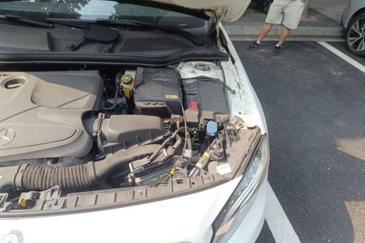 Used Mercedes-Benz GLA 2015 GLA 200 Fashion Model Engine Bay Left