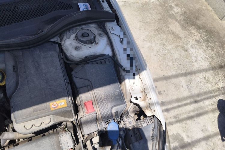 Used Mercedes-Benz GLA 2015 GLA 220 4MATIC Fashion Model Engine Bay Left