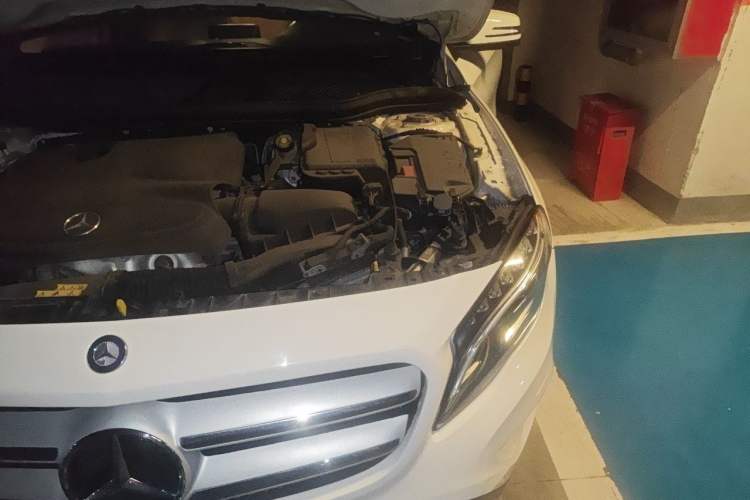 Used Mercedes-Benz GLA 2015 GLA 220 4MATIC Luxury Model Engine Bay Left