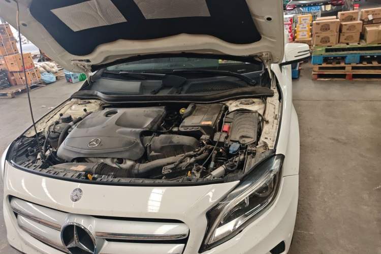 Used Mercedes-Benz GLA 2015 GLA 200 Fashion Model Engine Bay Left