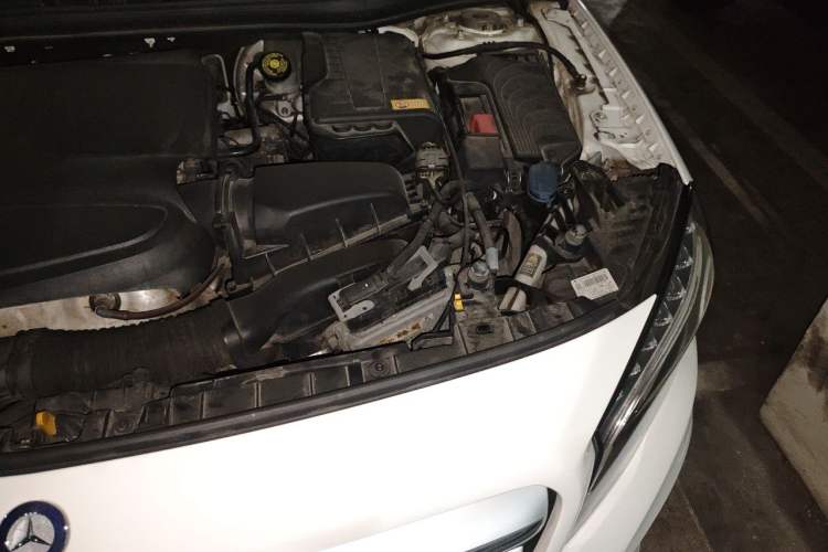 Used Mercedes-Benz GLA 2015 GLA 220 4MATIC Fashion Model Engine Bay Left