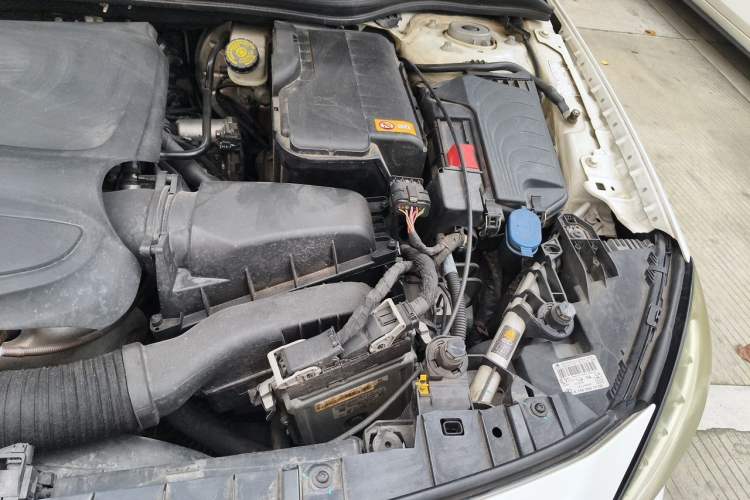 Used Mercedes-Benz GLA 2015 GLA 220 4MATIC Luxury Model Engine Bay Left