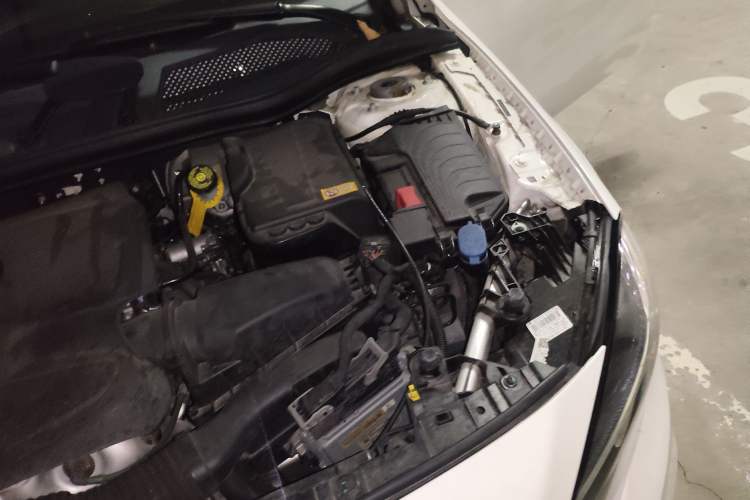 Used Mercedes-Benz GLA 2015 GLA 200 Sport Edition Engine Bay Left