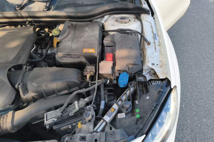 Used Mercedes-Benz GLA 2015 GLA 200 Fashion Model Engine Bay Left