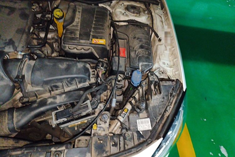 Used Mercedes-Benz GLA 2015 GLA 200 Fashion Model Engine Bay Left