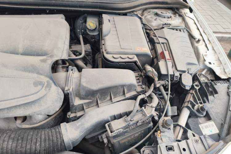 Used Mercedes-Benz GLA 2015 GLA 220 4MATIC Luxury Model Engine Bay Left