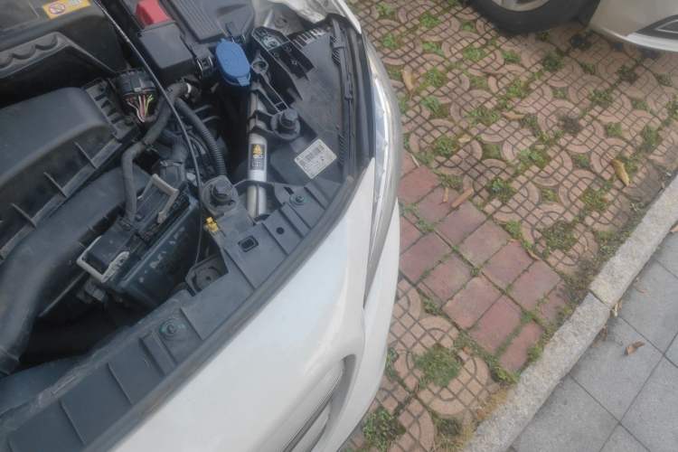 Used Mercedes-Benz GLA 2015 GLA 220 4MATIC Luxury Model Engine Bay Left