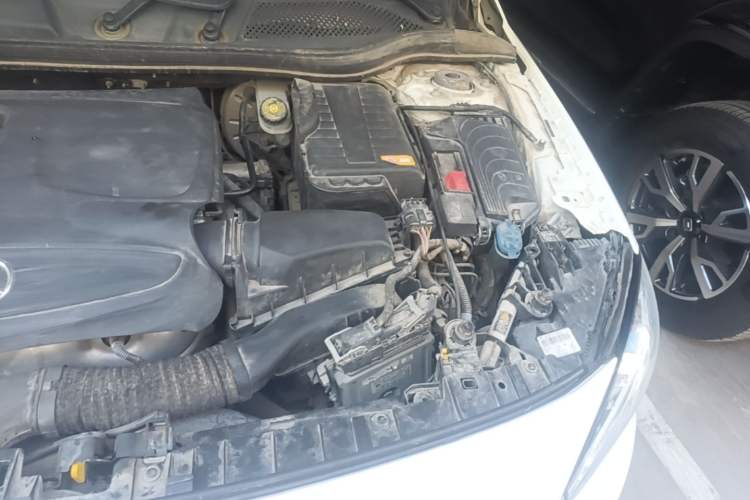 Used Mercedes-Benz GLA 2015 GLA 220 4MATIC Fashion Model Engine Bay Left