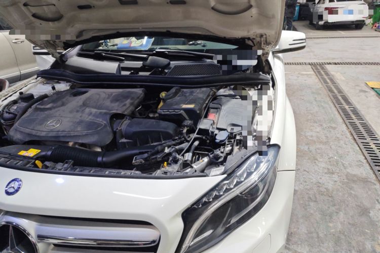 Used Mercedes-Benz GLA 2015 GLA 260 4MATIC Engine Bay Left
