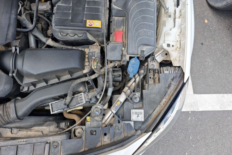 Used Mercedes-Benz GLA 2015 GLA 220 4MATIC Fashion Model Engine Bay Left
