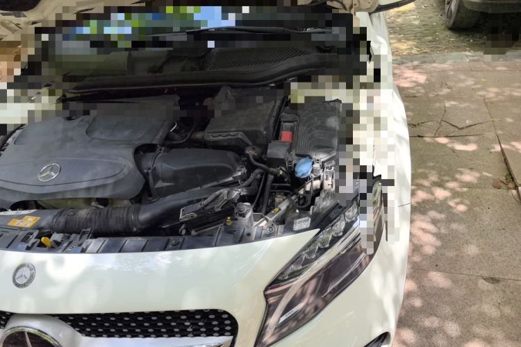 Used Mercedes-Benz GLA 2015 GLA 220 4MATIC Fashion Model Engine Bay Left
