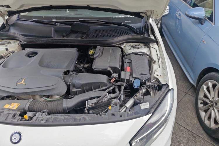 Used Mercedes-Benz GLA 2015 GLA 200 Sport Edition Engine Bay Left