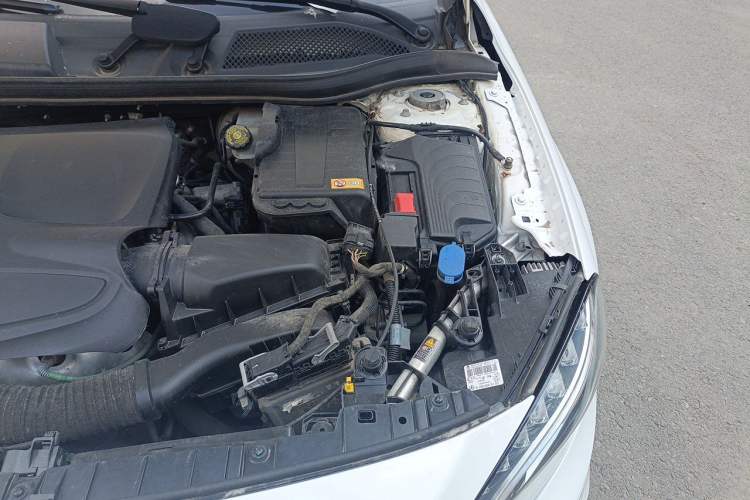 Used Mercedes-Benz GLA 2015 GLA 200 Fashion Model Engine Bay Left