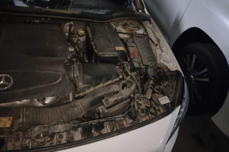Used Mercedes-Benz GLA 2015 GLA 220 4MATIC Fashion Model Engine Bay Left